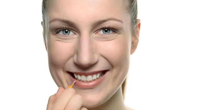 デンタルフロスと歯間ブラシのメリットとデメリット