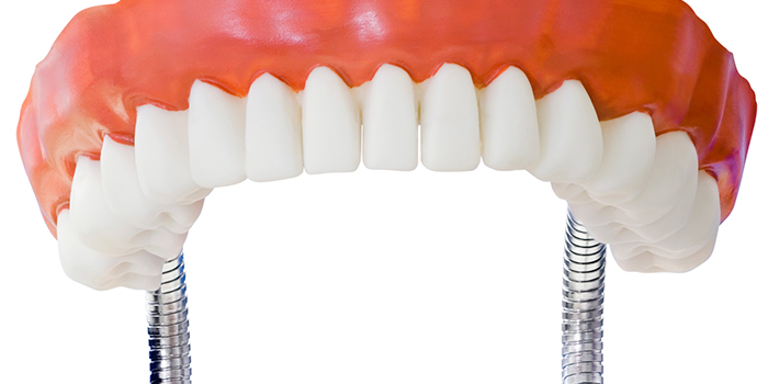 クレンチング症候群は歯と顎に悪影響を及ぼす! その症状と原因とは