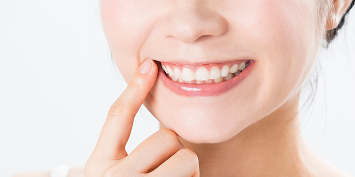 「歯を抜かない歯列矯正」その特徴と治療法、注意点とは?