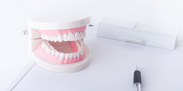 「歯を抜かない歯列矯正」その特徴と治療法、注意点とは?