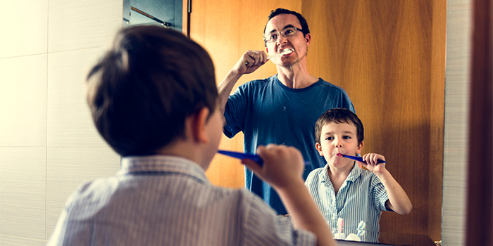 食後は早めに歯磨きをする