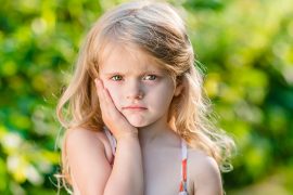 子どもが急に歯の痛みを訴えた時の応急処置