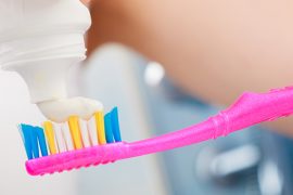 虫歯を予防しよう！ 矯正器具をつける日々の「ブラッシング法」